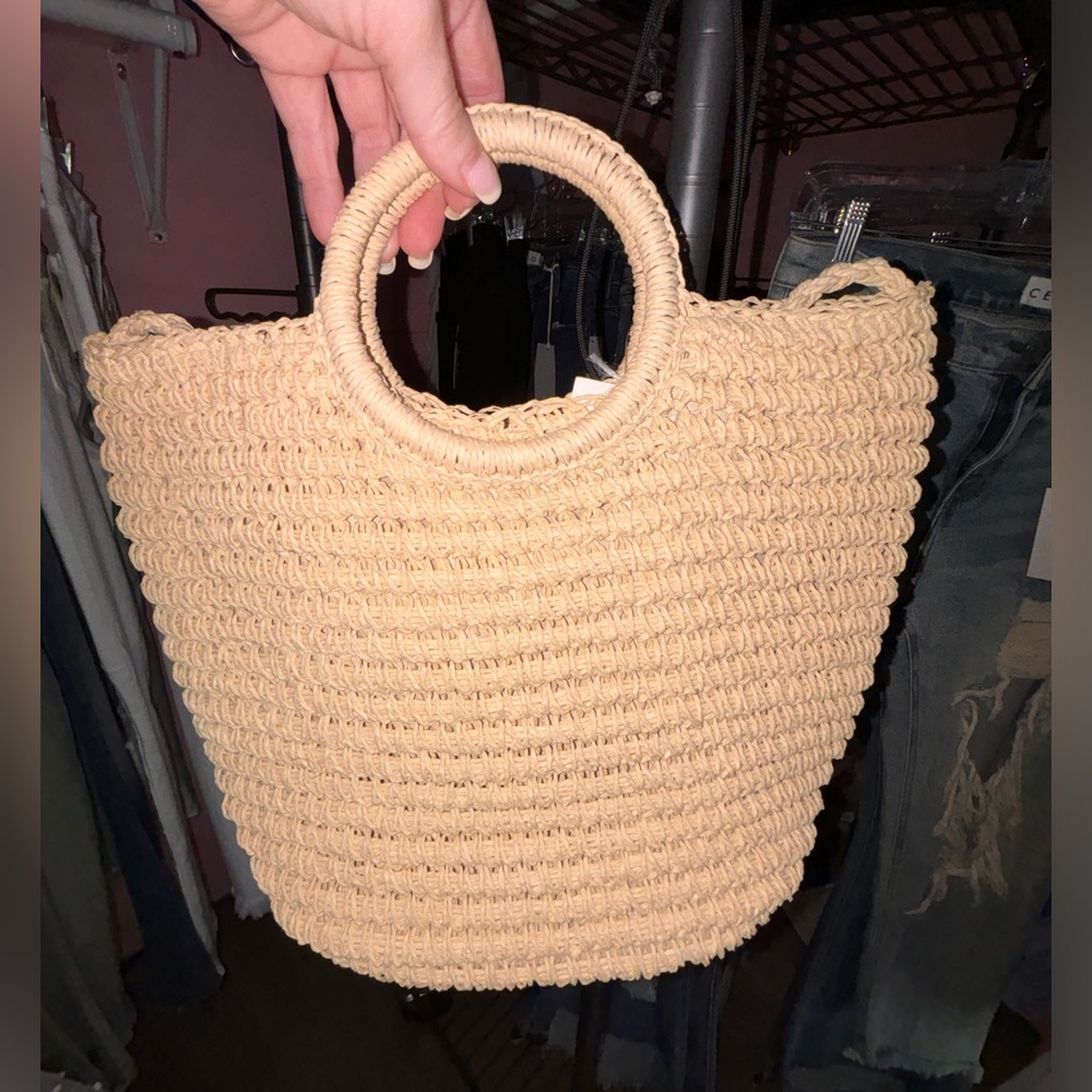 Beige Woven Tote purse ❤️